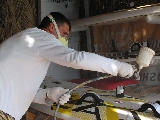  Голландец восстанавливает покрытие-нескользяк на старых досках(ветер 2, вода 23, воздух 30)